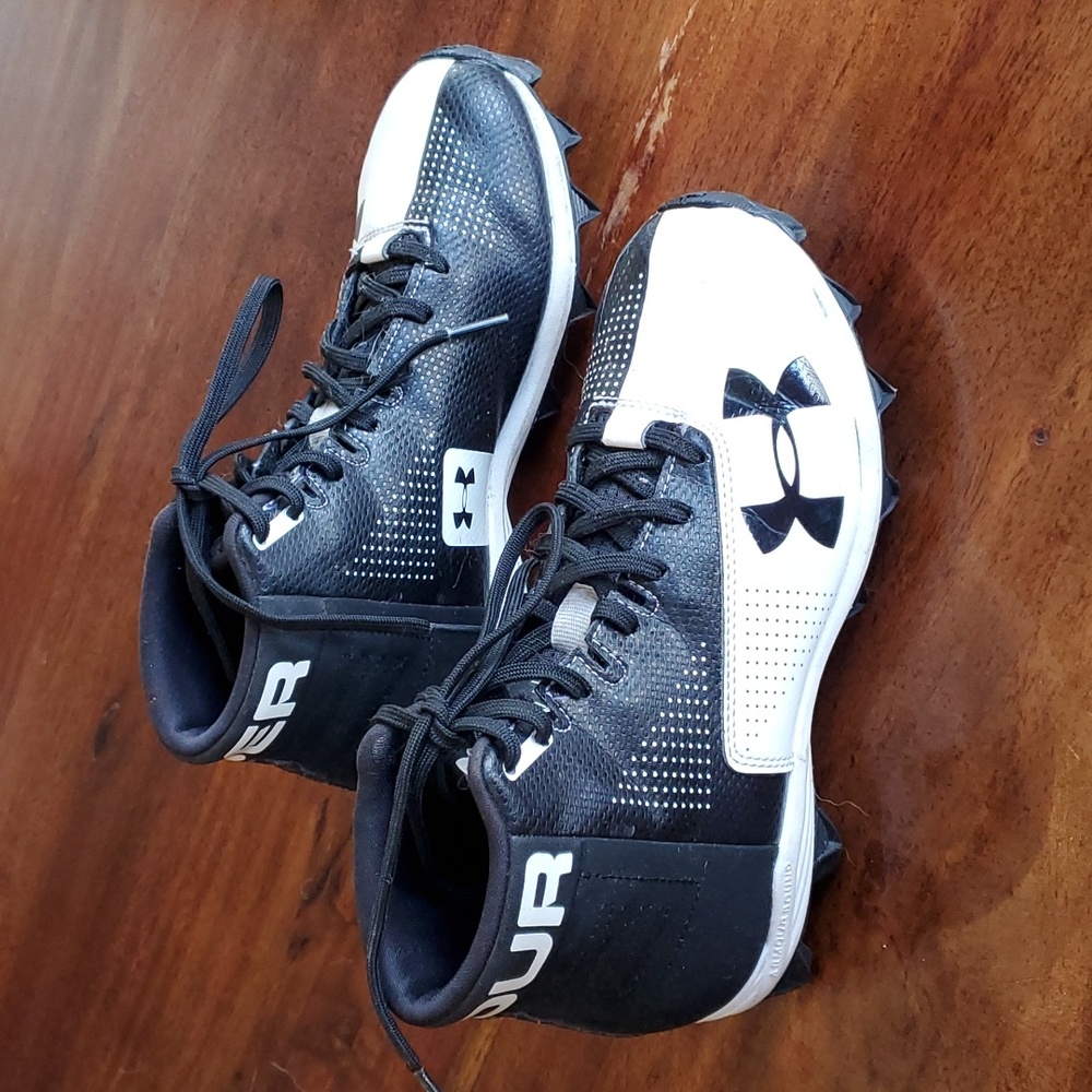 Under Armour football cleats 4Y